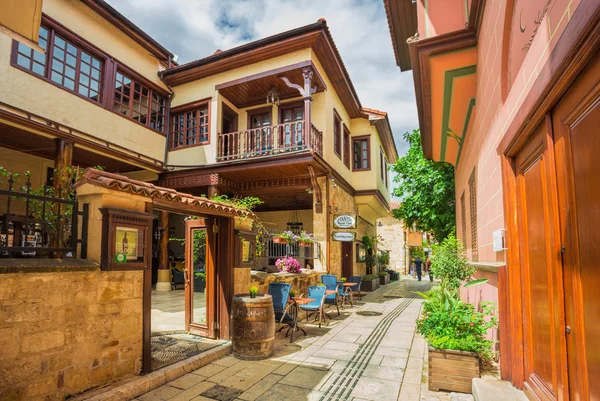 Antiguas calles de la ciudad vieja de Antalya — Foto de Stock