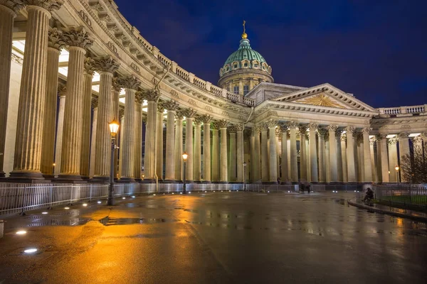 Zespół architektoniczny Sobór Kazański znajduje się w centrum — Zdjęcie stockowe