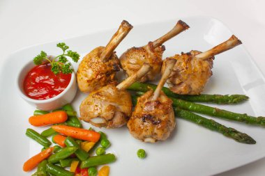 tavuk budu ile kuşkonmaz ve ketçap