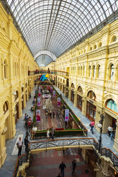 Galerie im Inneren des Kaufhauses Kaugummi auf dem Roten Platz in Berlin — Stockfoto