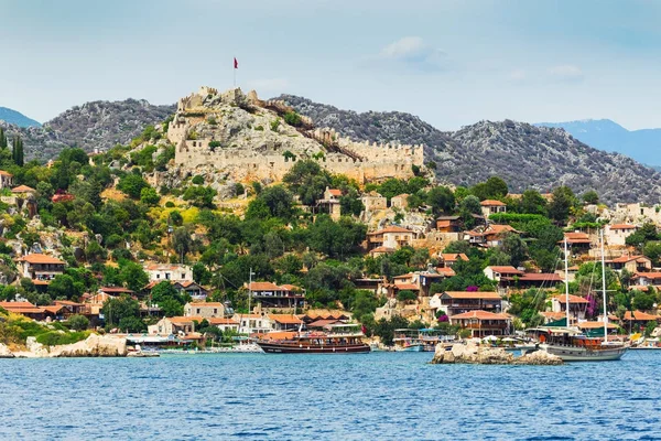 Prachtig panoramisch uitzicht op het eiland Kekova en het kasteel Simena — Stockfoto