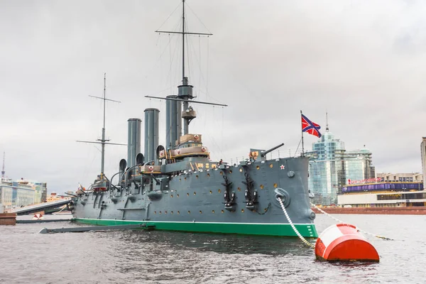 The legendary cruiser "Aurora" in St. Petersburg — Stock Photo, Image