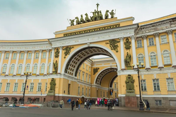 Plac Pałacowy w Sankt Petersburgu. Arch Sztabu Generalnego — Zdjęcie stockowe