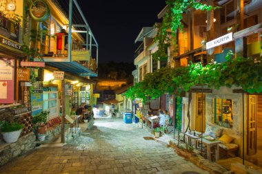 Karadağ. 4 Ağustos 2017. Old Town Bar akşamları dar sokaklarında. Avrupa. Karadağ
