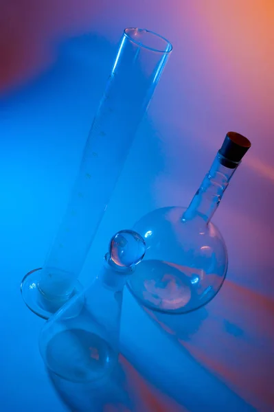 Хімічний Скляний Посуд Різнокольорових Вогнях — стокове фото