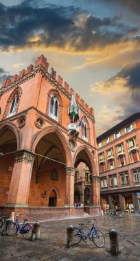 Bologna, İtalya - 25 Haziran 2014: şehir merkezindeki caddeleri genel görünümü