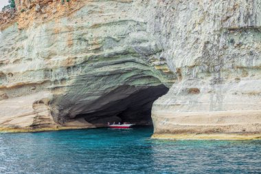 Akdeniz Türkiye sahil su üzerinde mağara