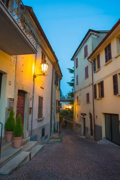 Βράδυ Δρόμο Στην Παλιά Πόλη Του Αγίου Μαρίνου Ιταλία — Φωτογραφία Αρχείου