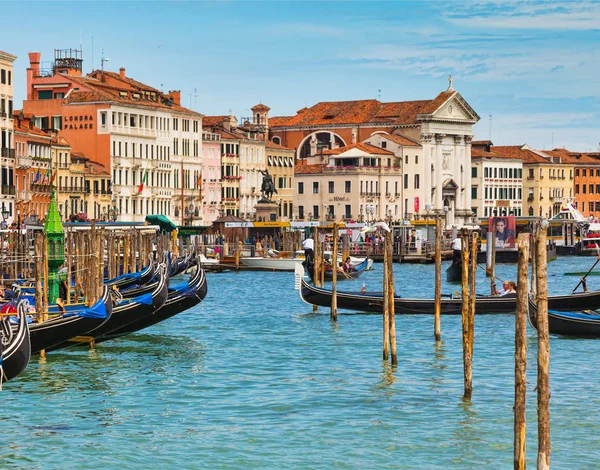 Venecia Italia Iunio 2014 Antiguo Muelle Góndola Tierra Gran Canal —  Fotos de Stock