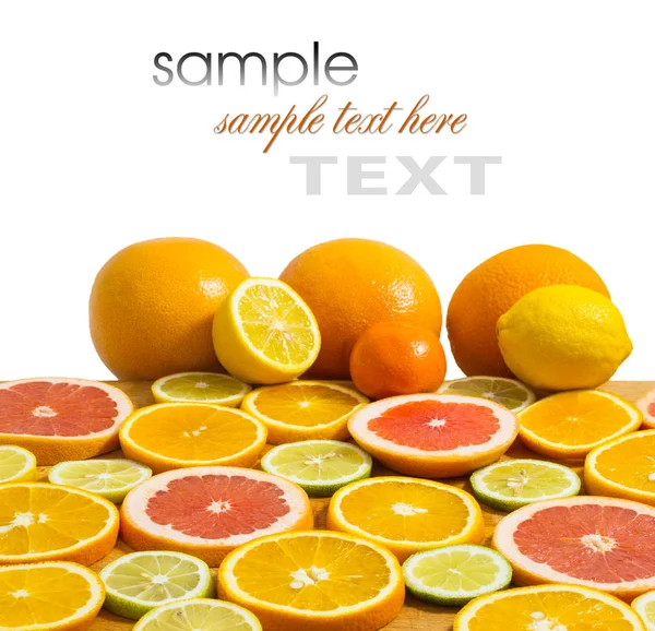 Zitrusfrüchte Hintergrund Mit Geschnittenen Orangen Zitronen Limetten Mandarinen Und Grapefruit — Stockfoto