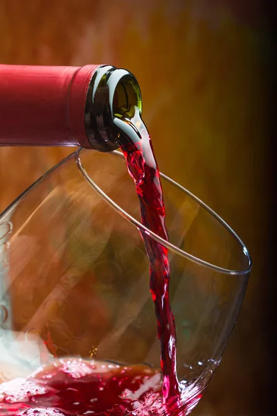 Wine Pours Glass Bottle Colored Background — Stock Photo, Image