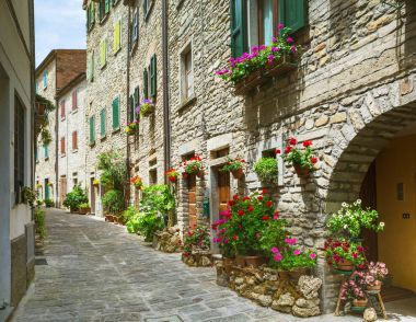  tuscan bir küçük il kasaba sokağa İtalyanca