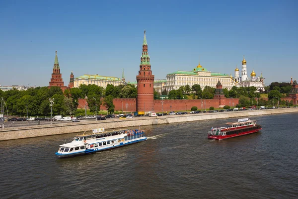 Damm des Moskva-Flusses in der Nähe des Kreml — Stockfoto