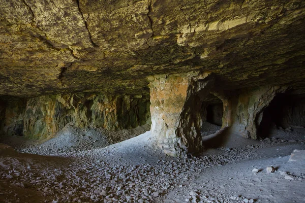 Grotte per l'estrazione di calcare — Foto Stock