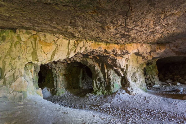 Grutas para mineração de calcário — Fotografia de Stock