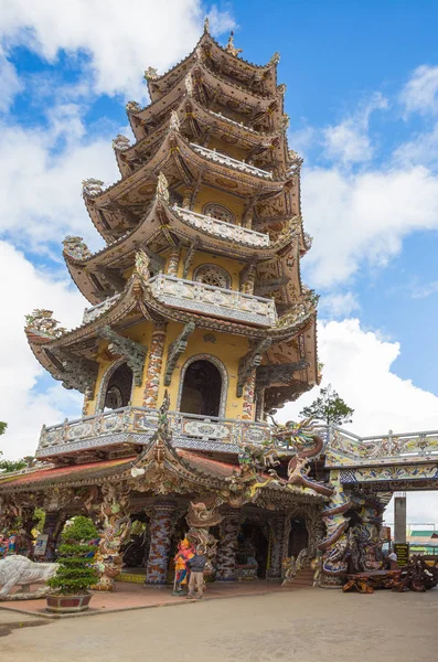 Linh Phuoc pagod på Da Lat-staden, Vietnam. — Stockfoto