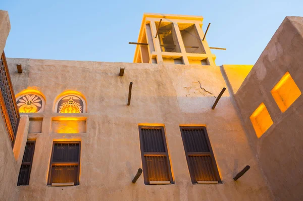 ドバイ アラブ首長国連邦の古い部分でアラブ ストリート — ストック写真