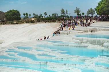 Türkiye, 21 Mayıs 2017. Dünyanın en nadir doğal olay Pamukkale egzotik incisi