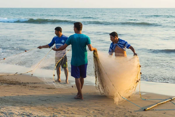 Arambol Marca 2017 Rybacy Tle Zachodu Słońca Indiach Zachodnich Goa — Zdjęcie stockowe