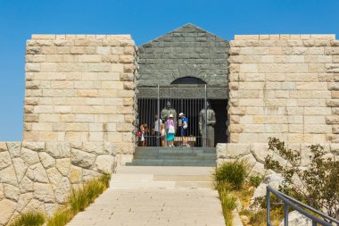Karadağ, Cetinje. 7 Ağustos 2017. Negosh - Karadağ, Metropolitan Peter Ii Petrovich-Negosh, manevi son hükümdarı Türbesi Türbesi dağ Lovcen üst kısmında yer alır.