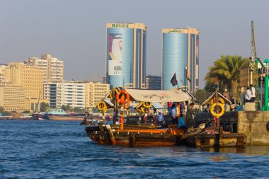 Dubai, Birleşik Arap Emirlikleri - 13 Kasım: yüksek binaları ve sokakları Kasım 13. 2012 Dubai, Birleşik Arap Emirlikleri. 2002-2008 yılları arasında dünyanın en hızlı gelişen şehri Dubai yapıldı..