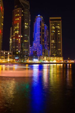 Dubai, Birleşik Arap Emirlikleri - 16 Kasım: dubai Marina gece hayatı. BAE. 16 Kasım 2012. 2002-2008 yılları arasında dünyanın en hızlı gelişen şehri Dubai yapıldı..