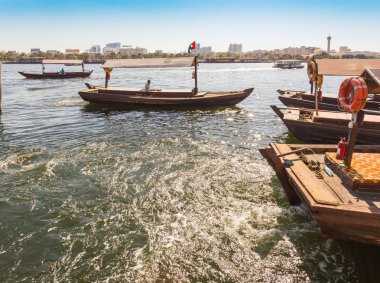 Dubai, Birleşik Arap Emirlikleri - 8 Kasım: Dubai, BAE 8 Kasım 2013 defne Creek tekneler