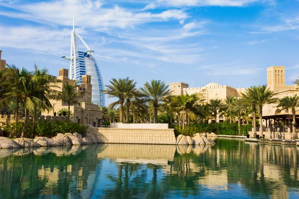 Dubai Uae Marraskuu Näkymä Hotelli Burj Arab Souk Madinat Jumeirah — kuvapankkivalokuva