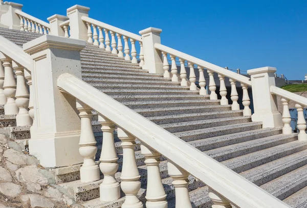 Escalier Pierre Avec Balustrade Blanche Extérieure — Photo