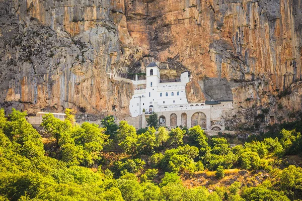 Montenegro Danilovgrad July 2017 Monastery Ostrog Mountains Functioning Serbian Orthodox — Stock Photo, Image