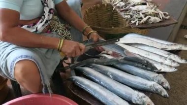 Hindistan, Goa, 10 Şubat 2017. Mapus, Goa içinde belgili tanımlık çarşı içinde kesme balık