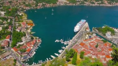 Karadağ. 27 Temmuz 2017. Kotor Körfezi ve eski kasabanın en üst manzarası. Avrupa. Karadağ