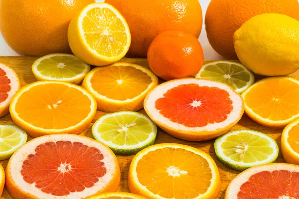 Фрагмент Цитрусовых Нарезанными Апельсинами Лимонными Мандаринами Грейпфрутом Символ Здорового Питания — стоковое фото