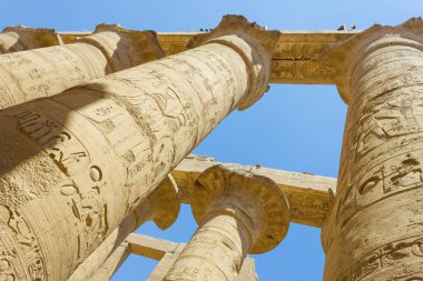 Mısır 'daki Karnak tapınağının antik kalıntıları