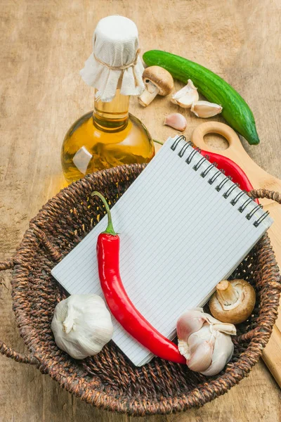 Fles Zonnebloemolie Groenten Een Landelijke Stijl — Stockfoto