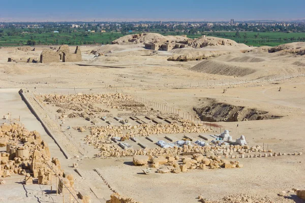 Luksor Tapınağı Kraliçe başına Mısır'dan görünüm