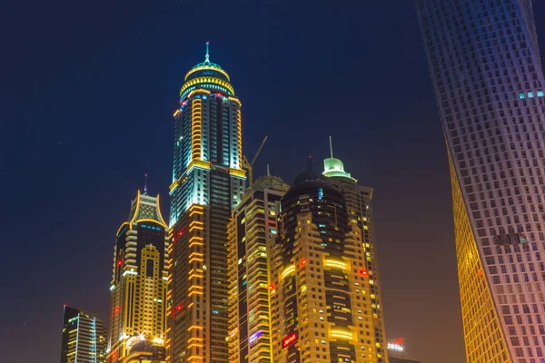ドバイ アラブ首長国連邦 ドバイ マリーナのナイトライフ アラブ首長国連邦 2012 ドバイは 2002 2008年の間世界で最も速い開発途中の都市 — ストック写真