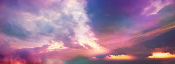 Драматичні Захід Сонця Небо Тонованим Кольорові Хмари Літній Сезон Банер — стокове фото