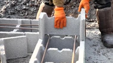 yeni teknoloji inşaat temel, müstakil bir ev ilk aşaması