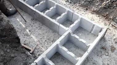 yeni teknoloji inşaat temel, müstakil bir ev ilk aşaması