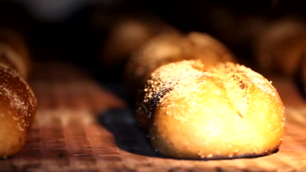 パン屋で生産ラインのパンのパン 新鮮な食材とパン ベーカリー食品工場の生産 — ストック動画