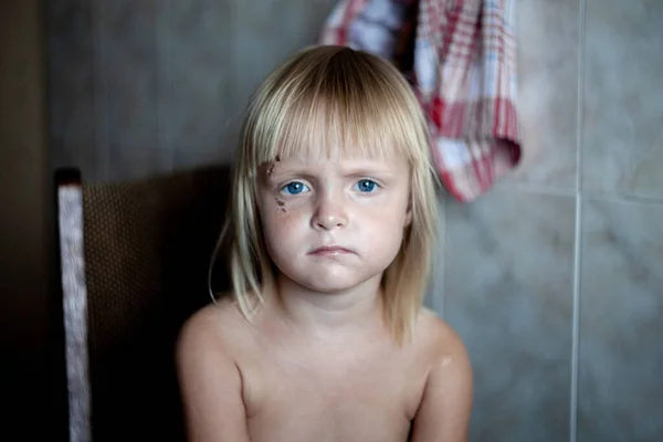 Portrét Otlučené Dětské Dívky Pojem Domácího Násilí — Stock fotografie