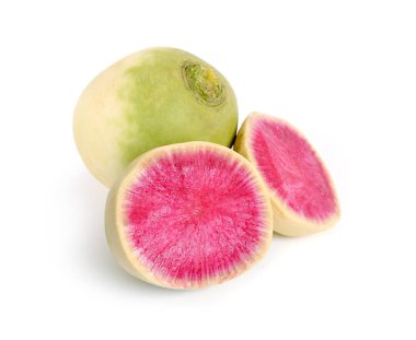 Bütün ve izole karpuz dilimli turp 