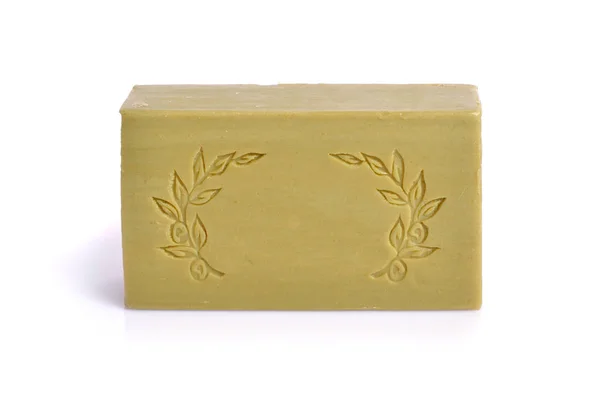 Olive Soap geïsoleerd op witte hebben. — Stockfoto