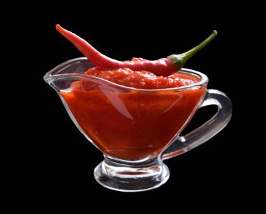 Kırmızı biber Sos sos tekne. Biber ile. 