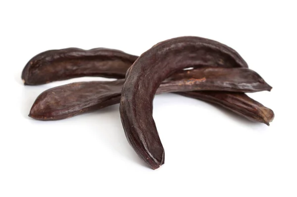 Carob skida isolerad på vit bakgrund — Stockfoto