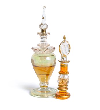 Antika parfüm şişesi. Beyaz arkaplanda izole