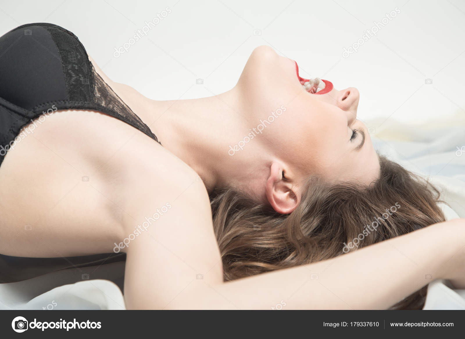 Fucking in a short skirt Where can i meet bisexual girls
