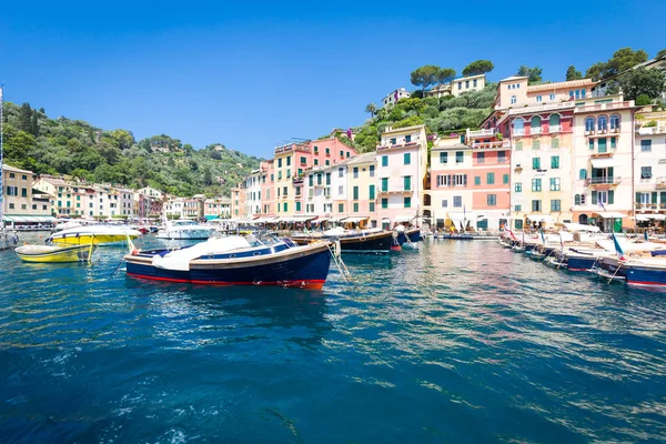 Portofino, Italië - zomer 2016 - uitzicht vanaf de zee — Stockfoto