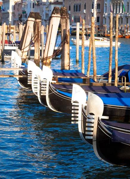 Venecia, Italia. Detalle de góndolas — Foto de Stock